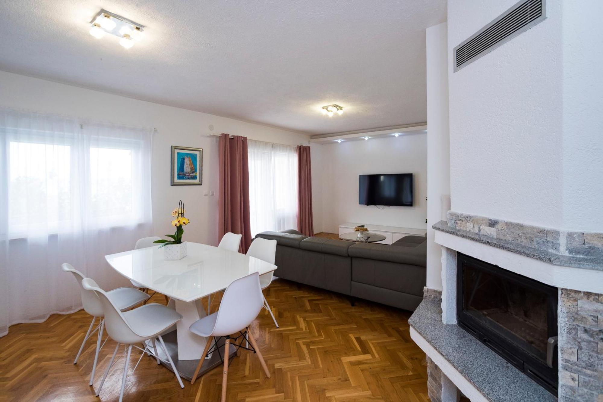 M&M Pelivan Apartment Kaštela Εξωτερικό φωτογραφία