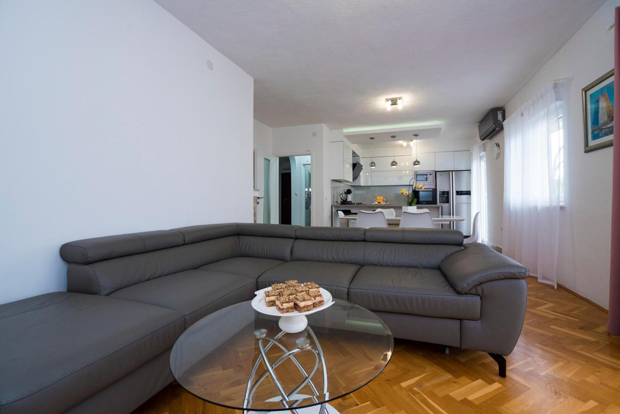 M&M Pelivan Apartment Kaštela Εξωτερικό φωτογραφία